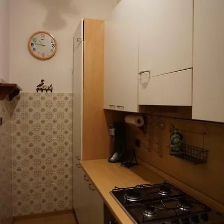 Via Giotto شقة